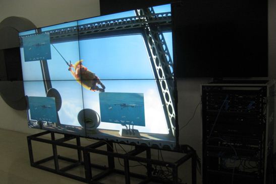 3.7mm超窄邊顯示器X554UNS通過“Netrix”系統實現2×2拼接