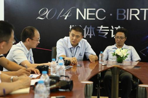 NEC（中國）有限公司顯示產品銷售支持本部副總經理劉崢答記者問